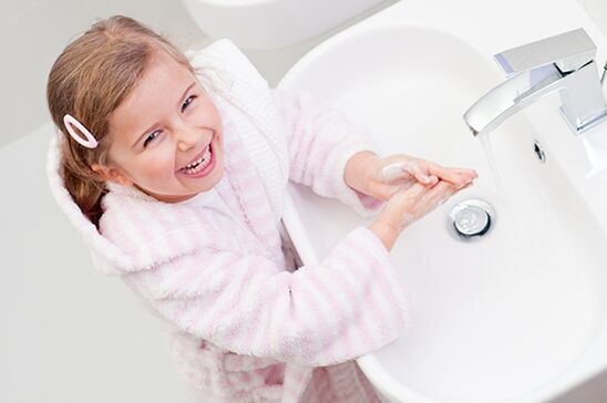 Da se zaščitite pred okužbo s črvi, si morate umiti roke