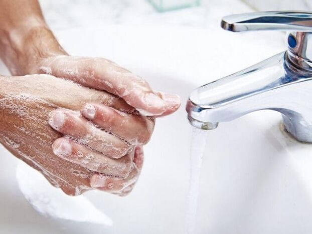 umivanje rok med dehelmintizacijo
